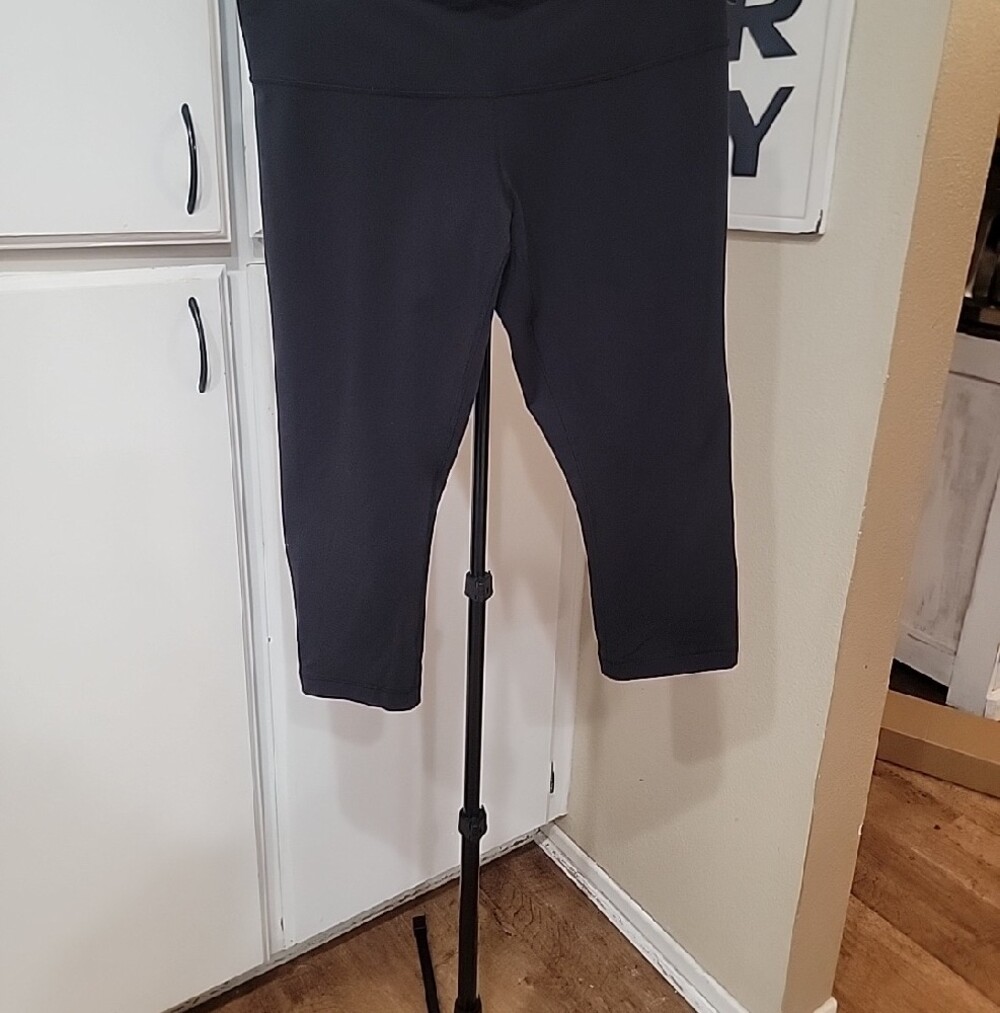 Lululemon Womens Cropped Leggings SZ 12 - Picture 4 of 5